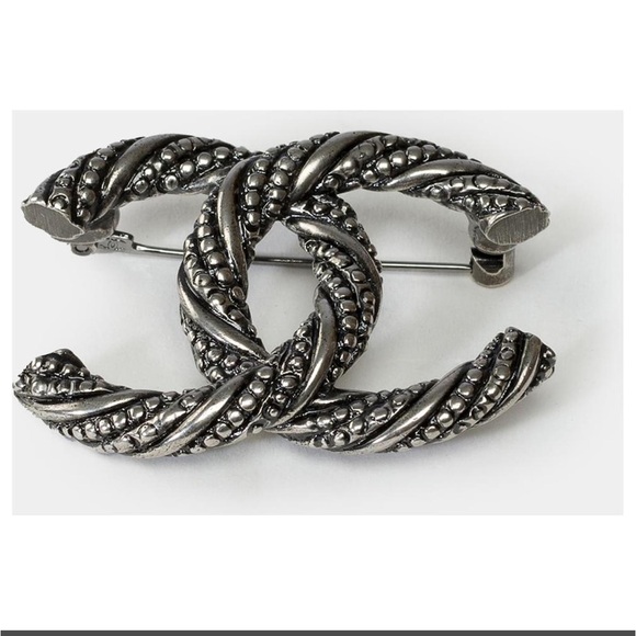 Brand new CHANEL Silver CC Brooch - Picture 2 of 8